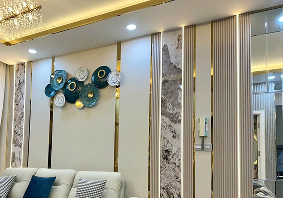 Không gian hoàn thiện với 6S832 lam sóng vân vải vàng đậm ánh kim.